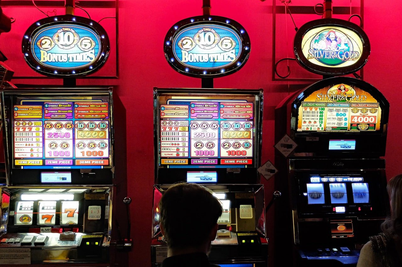 Antarmuka aplikasi kijang 777 menampilkan slot games dan menu sportsbook
